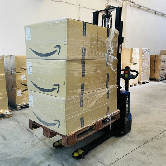 Palé de devoluciones de Amazon en nuestro almacén